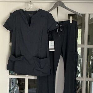 Med Couture Black Scrub Top and Pants Set